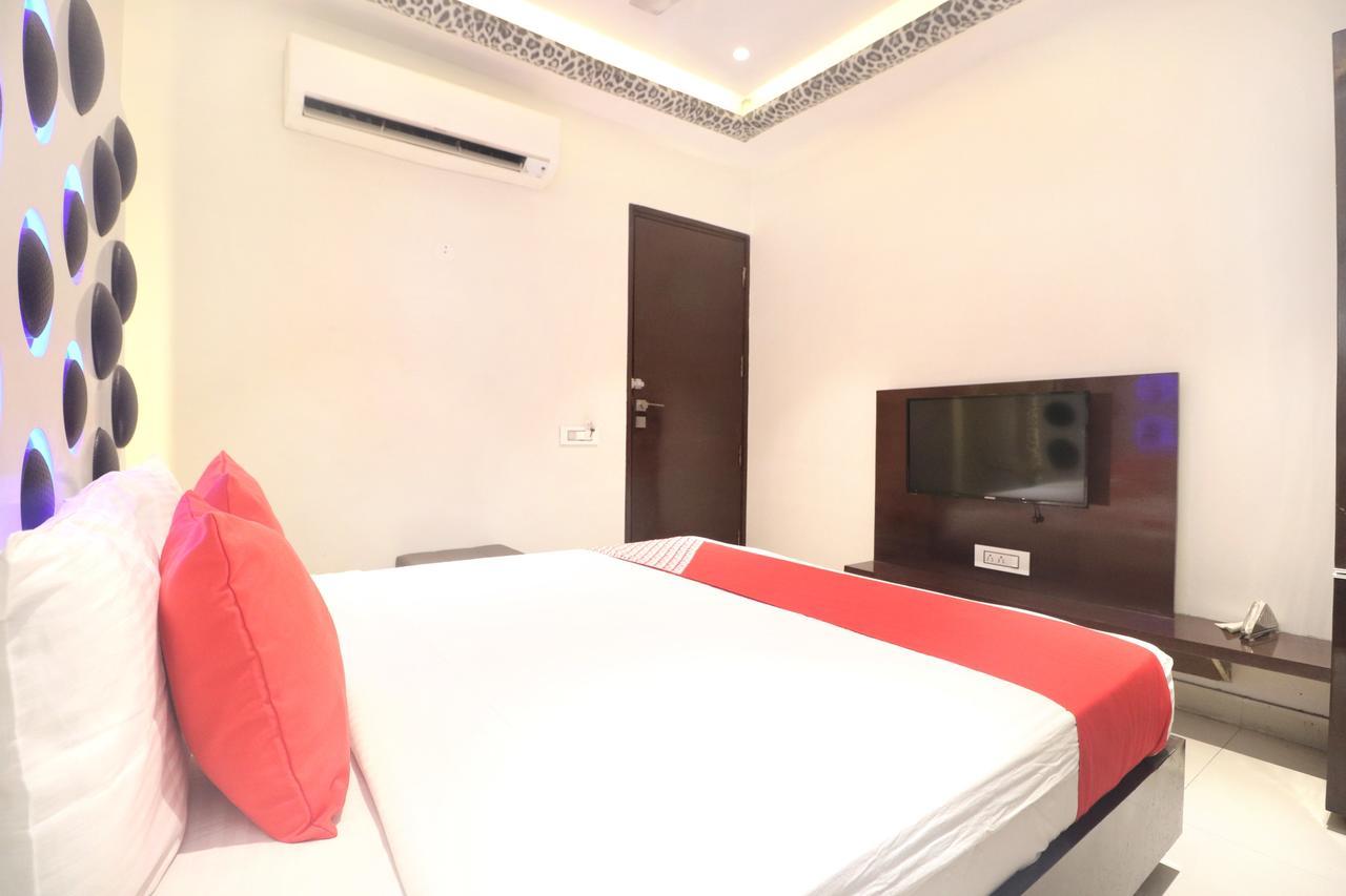 Oyo 14829 Hotel J Cruise Ludhiana Bagian luar foto